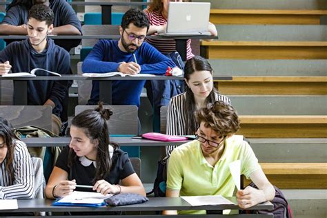 Étudiants à l'ENFiP