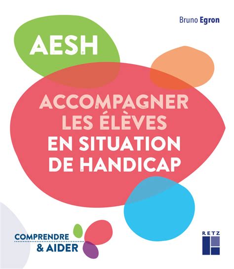 AESH accompagnant un élève