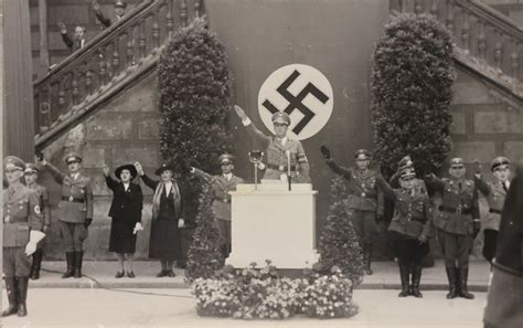 Adolf Hitler lors d'un rassemblement nazi