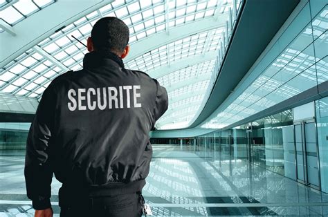 Agent de Sécurité en Patrouille