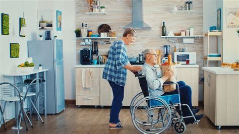 Aide adaptation logement personnes agees