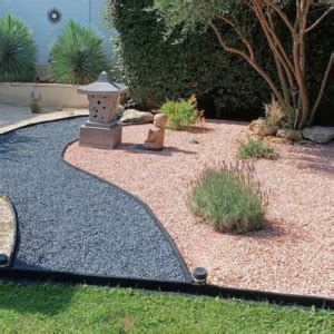 Aménagement extérieur avec gravier