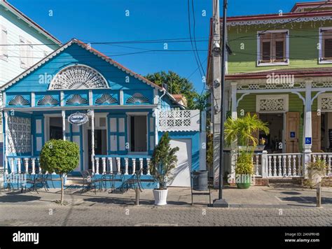Architecture Gingerbread à Puerto Plata