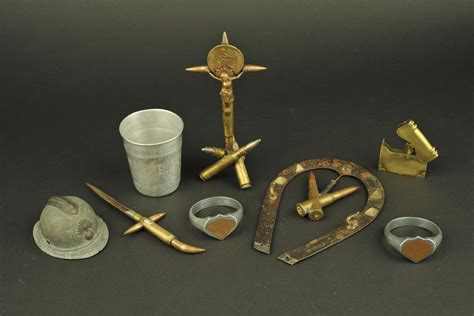 Artisanat de tranchée : exposition d'objets