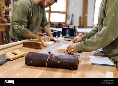 Artisans au travail