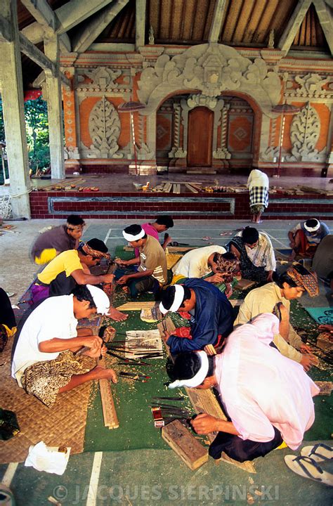 Artisans au travail à Bali