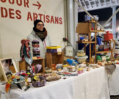 Artisans d'art locaux exposant leurs créations