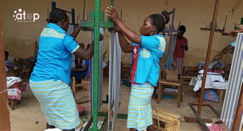 Atelier de tissage de pagne traditionnel au Sénégal