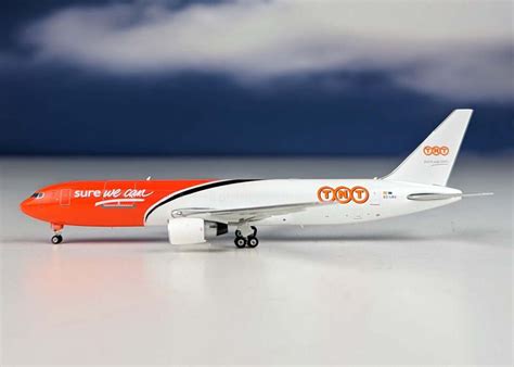 Avion TNT Express