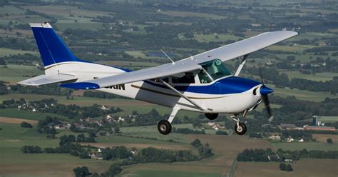 Avion de tourisme en vol