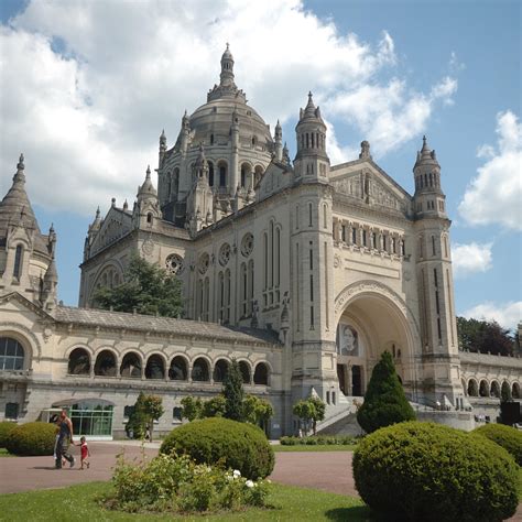 Basilique Sainte-Thérèse de Lisieux