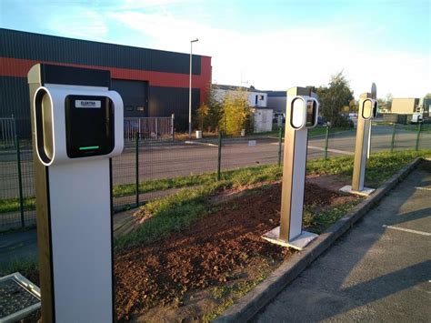 Borne de recharge pour véhicules électriques en entreprise