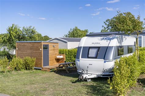 Caravane résidentielle dans un camping