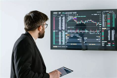 Comment devenir analyste financier