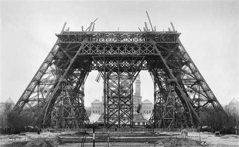 Construction de la Tour Eiffel en 1888