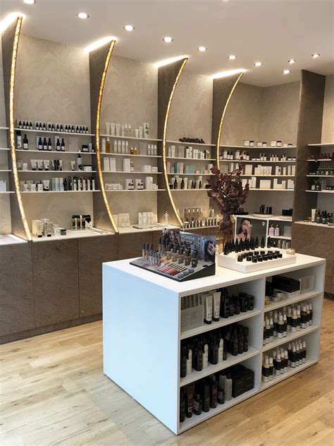 Cosmétiques en magasin