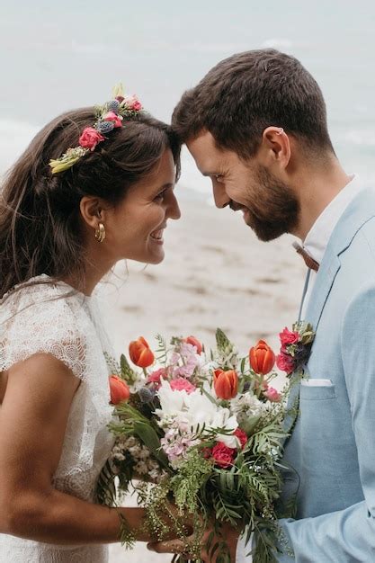 Couple célébrant leur mariage