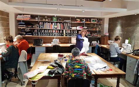 Cours de couture en association