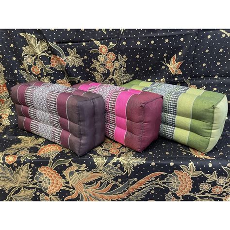 Coussins triangulaires thaïlandais