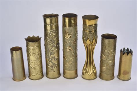 Douilles d'obus décorées