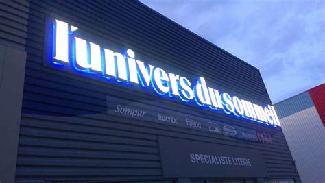 Enseigne lumineuse lettres boitiers led