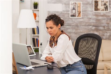 Entrepreneur travaillant à domicile