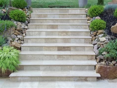 Escalier pierre naturelle