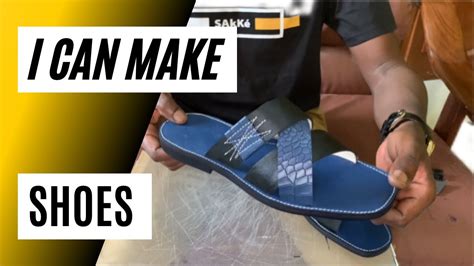 Fabrication de sandales au monastère