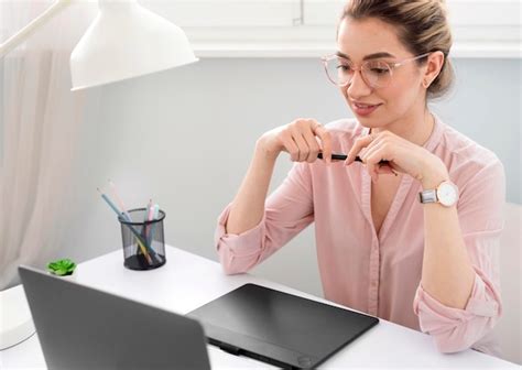 Femme travaillant comme freelance