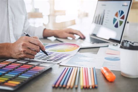 Graphiste Freelance au travail