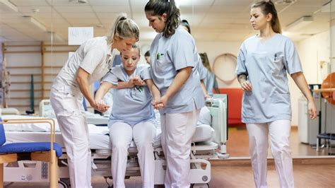 Infirmière prodiguant des soins