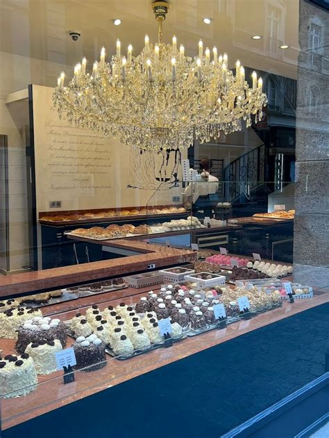Intérieur d'une boutique Aux Merveilleux de Fred