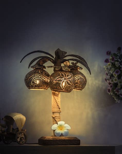 Lampe en noix de coco