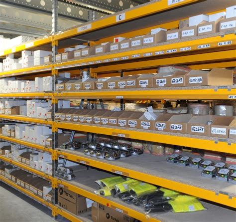 Large stock de pièces détachées