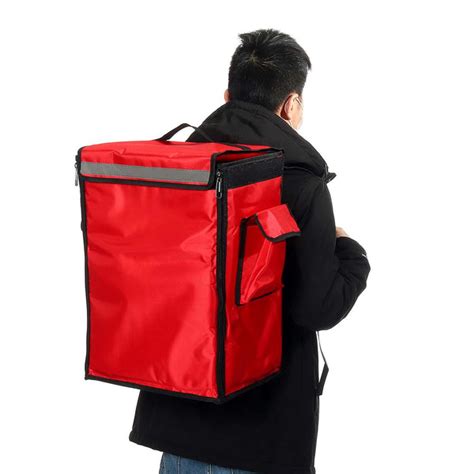 Livreur avec un sac isotherme