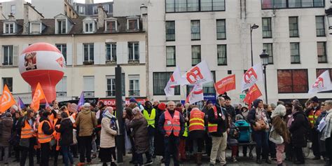 Manifestation contre la fermeture des services des impôts à Perpignan