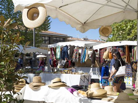 Marché artisanal en Provence