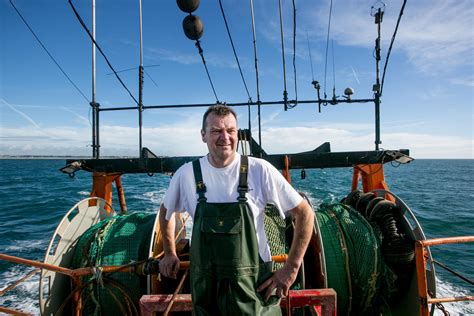 Pêcheur professionnel en mer