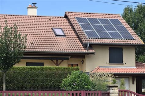 Panneaux photovoltaïques sur une toiture