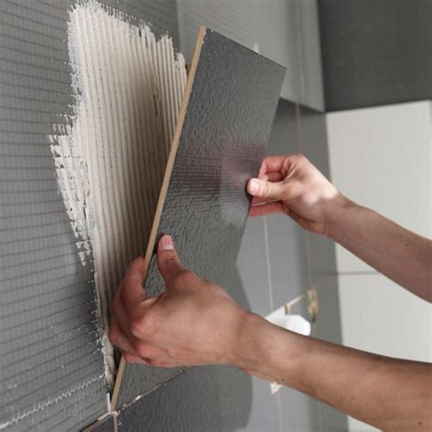 Pose de carrelage mural