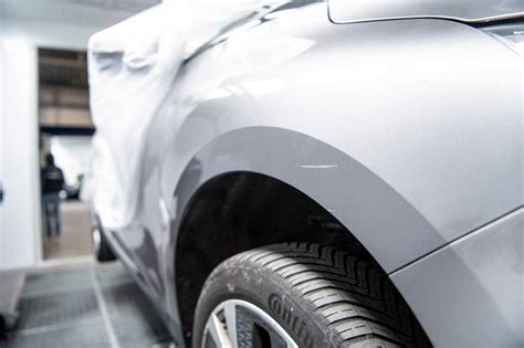 Réparation d'une aile de voiture