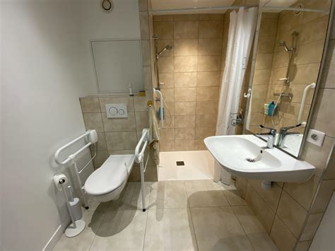 Salle de bain PMR