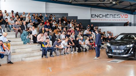 Scène de vente aux enchères