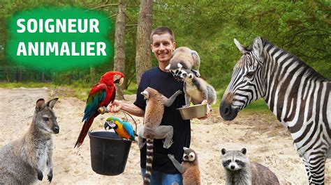 Soigneur animalier prenant soin d'un animal