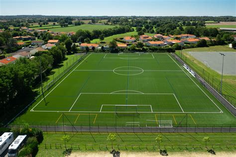 Terrain de football synthétique