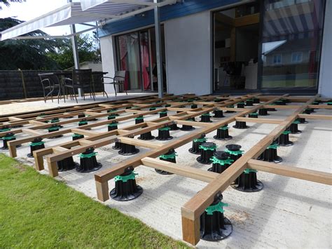 Terrasse en bois composite sur plot