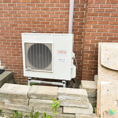 Thermopompe installée dans une maison