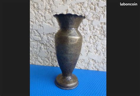 Vase fabriqué à partir d'une douille d'obus