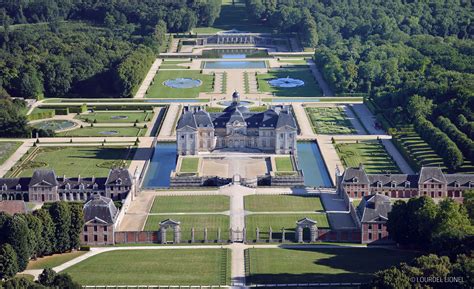 Vue aérienne du château de Vaux-le-Vicomte